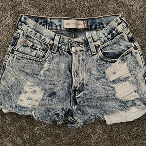 LEVI’S HIGH WAISTED SHORTS